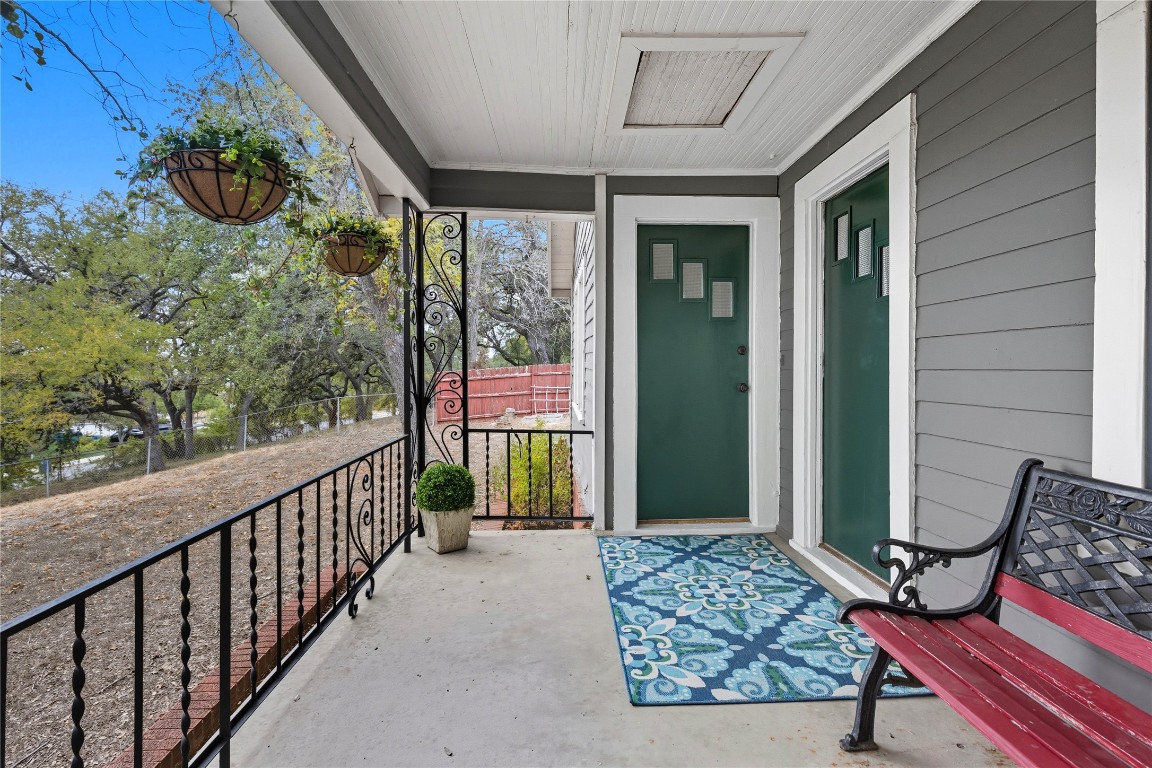 Austin, Texas, 78741, United States, 3 Bedrooms Bedrooms, ,3 BathroomsBathrooms,Residential,For Sale,1960519