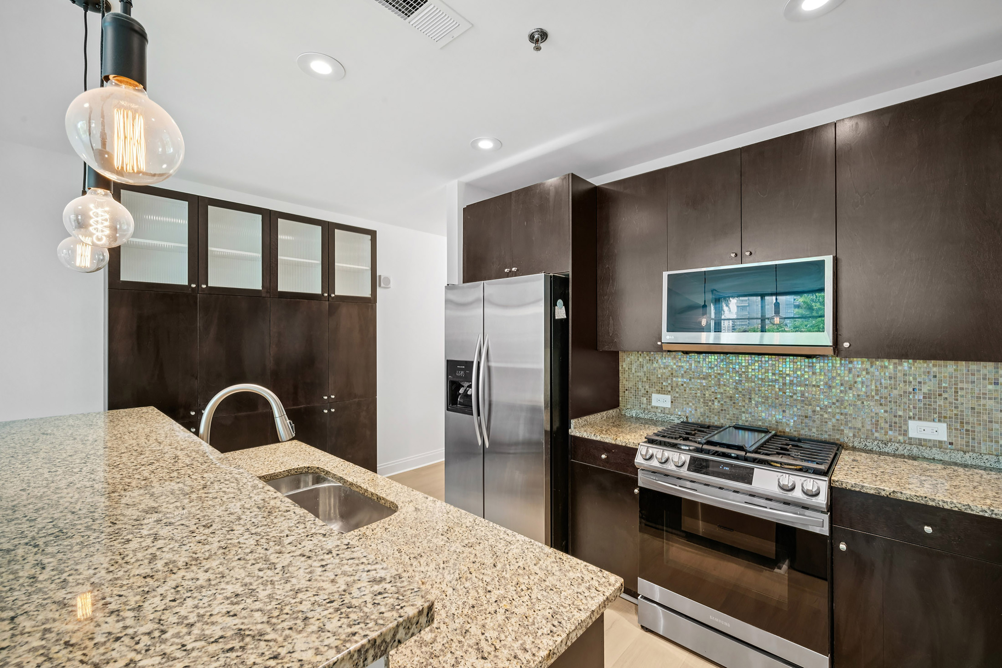 Large One Bedroom Condo in Fantastic Midtown Location - 物件實景