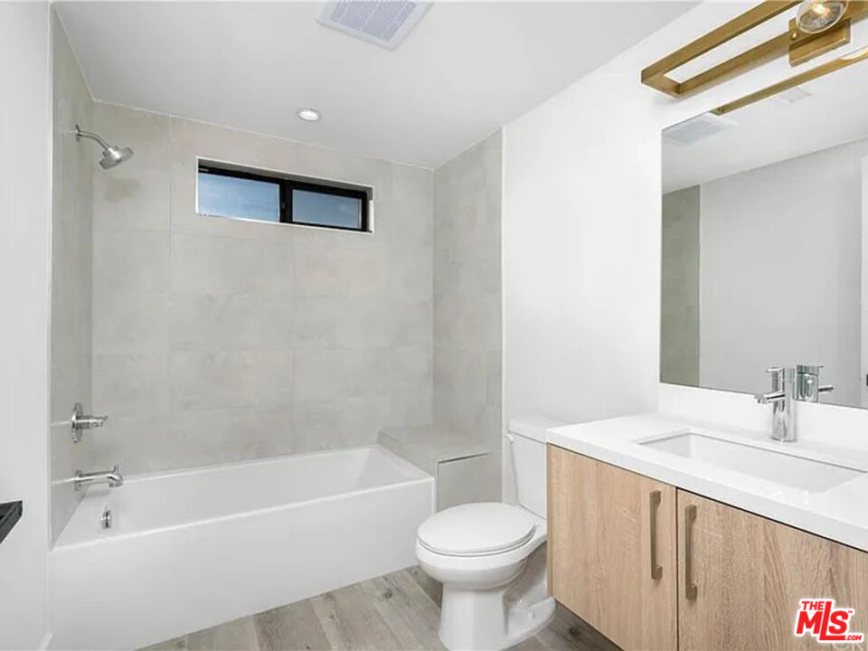 Valley Village, California, 91607, United States, 25 Bedrooms Bedrooms, ,Residential,For Sale,1932634