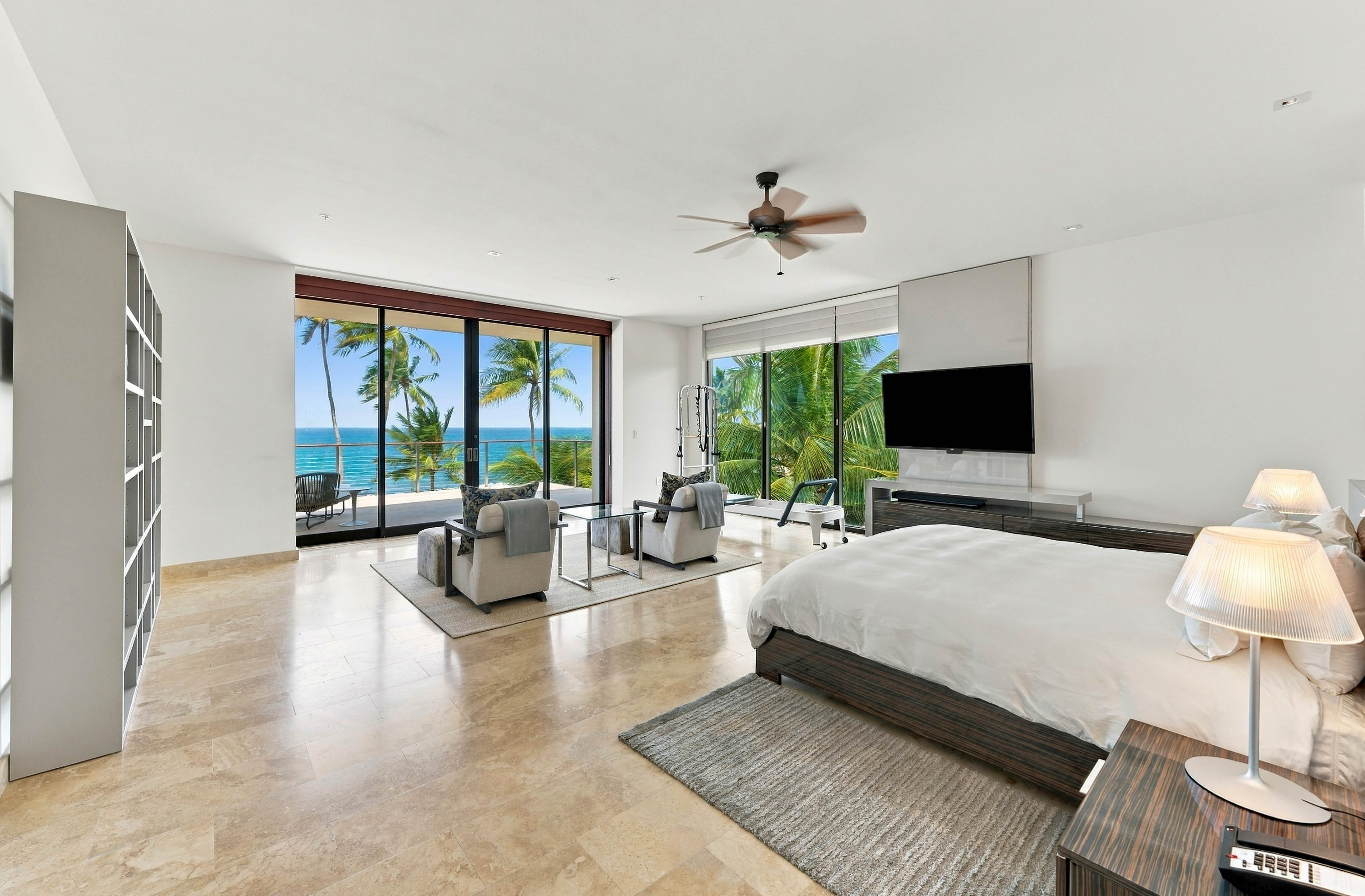  A Distinguished Oceanfront Penthouse on West Beach - 物件實景