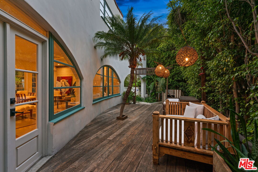 Los Angeles, California, 90069, United States, 4 Bedrooms Bedrooms, ,4 BathroomsBathrooms,Residential,For Sale,1911596