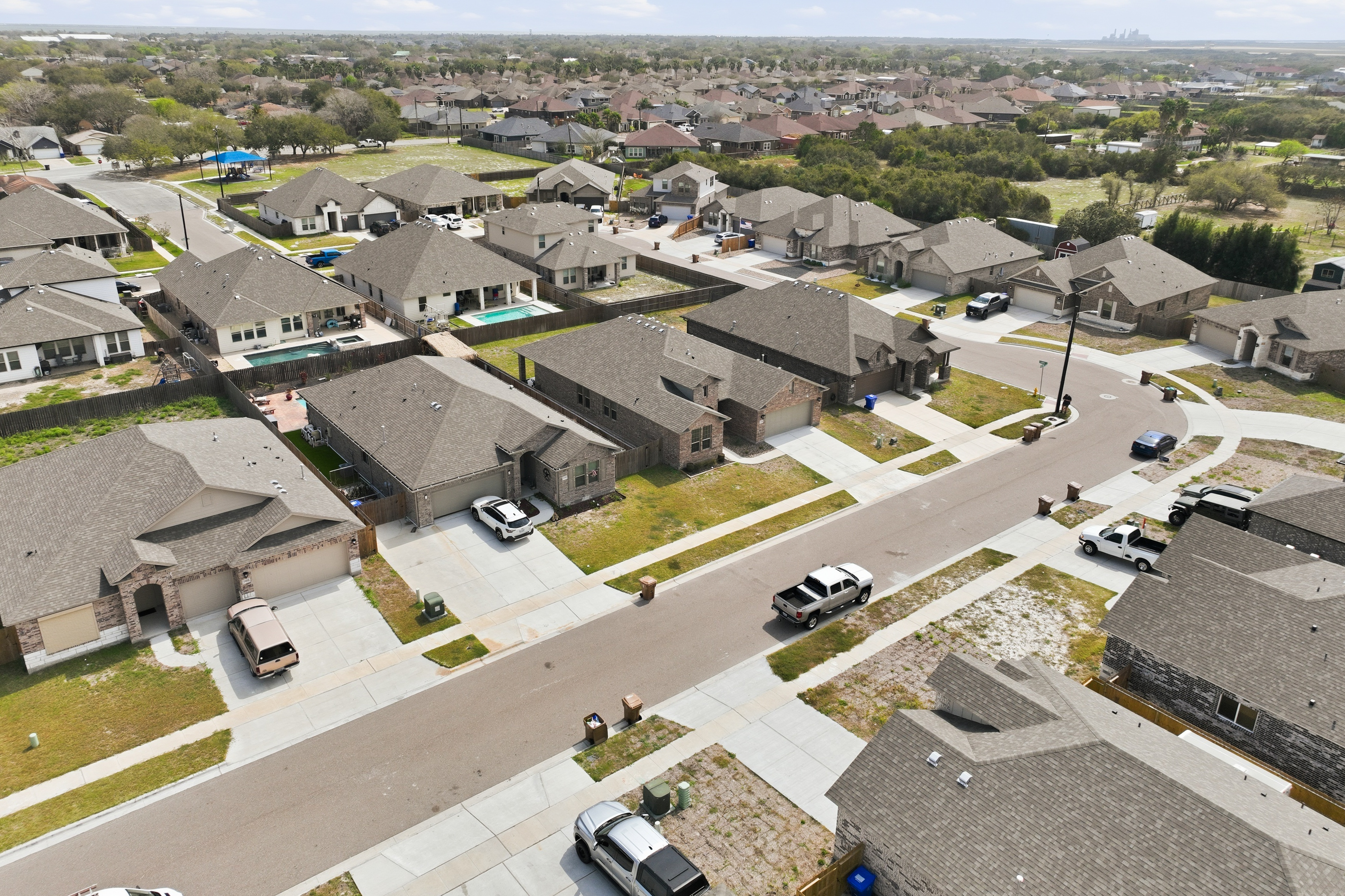  Open-Concept 4BR with Huge Backyard - 物件實景