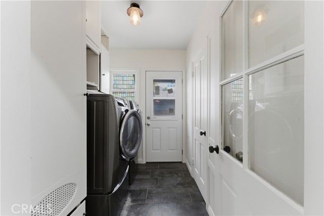 Los Angeles, California, 90043, United States, 3 Bedrooms Bedrooms, ,3 BathroomsBathrooms,Residential,For Sale,2049255