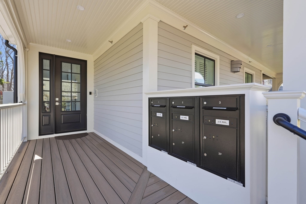 Wakefield, Massachusetts, 01880, United States, 2 Bedrooms Bedrooms, ,3 BathroomsBathrooms,Residential,For Sale,2036926