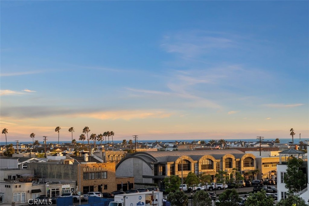 Newport Beach, California, 92663, United States, 2 Bedrooms Bedrooms, ,3 BathroomsBathrooms,Residential,For Sale,1989399