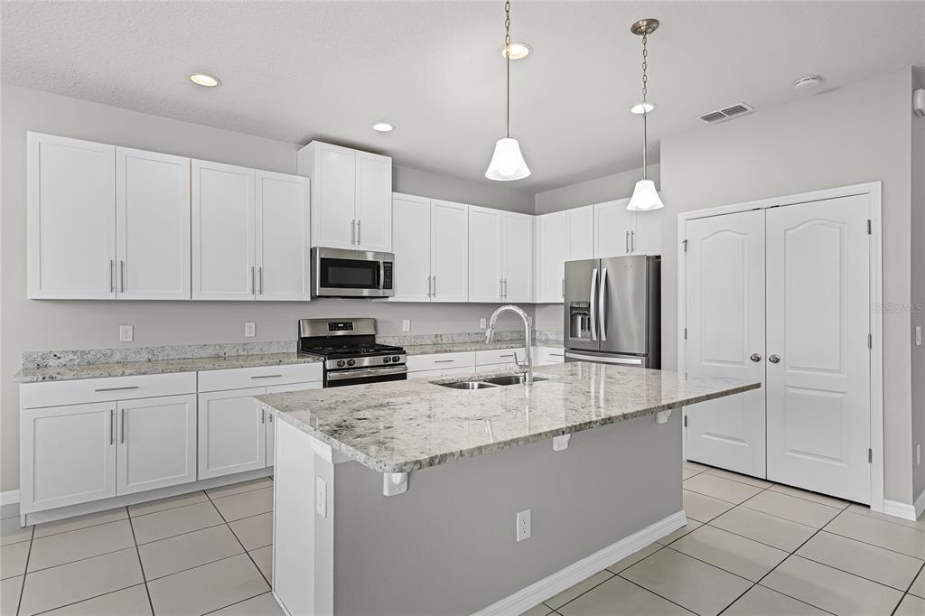 Apopka, Florida, 32712, United States, 4 Bedrooms Bedrooms, ,3 BathroomsBathrooms,Residential,For Sale,1940154