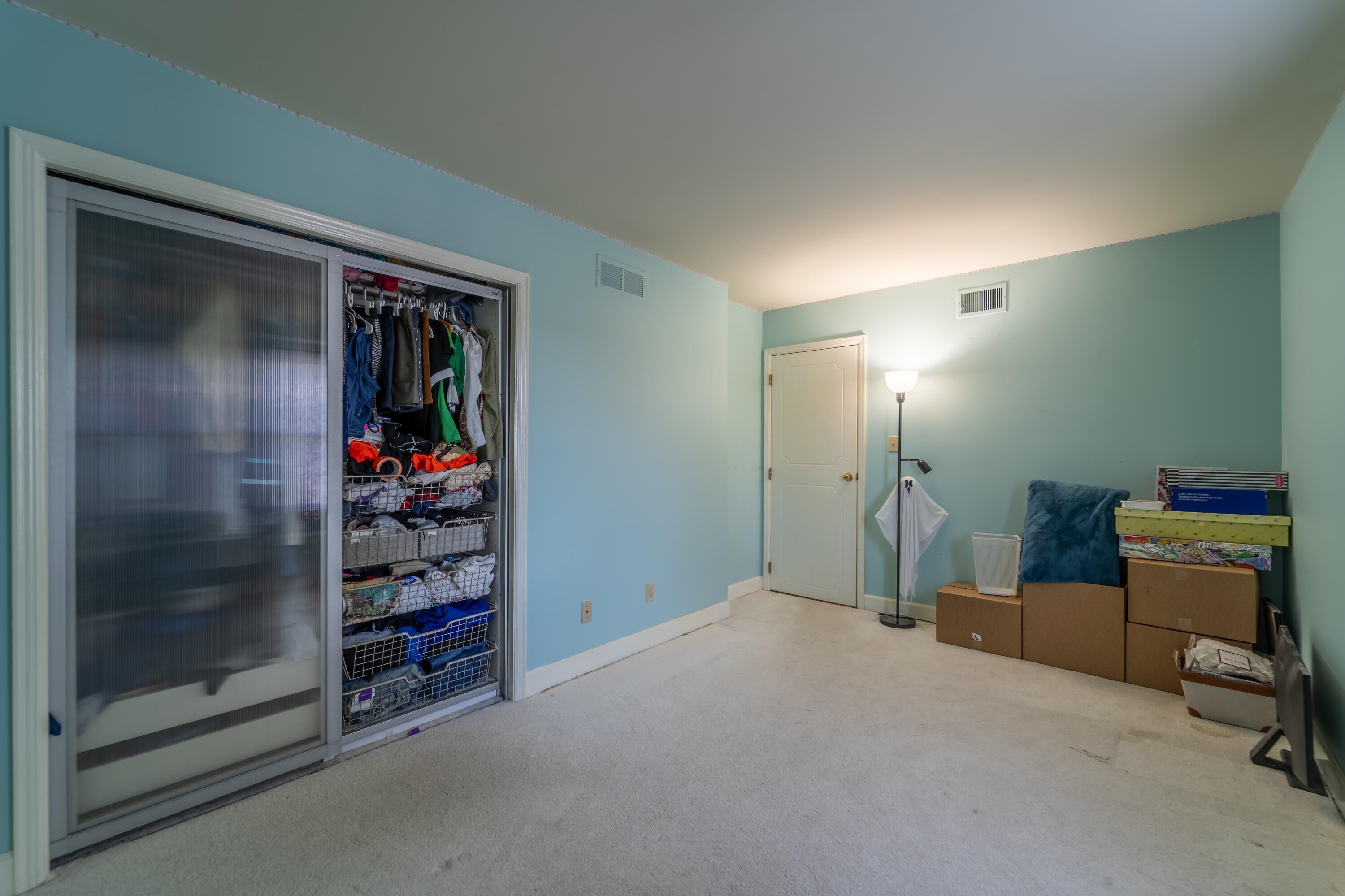 Lexington, Kentucky, 40502, United States, 4 Bedrooms Bedrooms, ,4 BathroomsBathrooms,Residential,For Sale,1976316