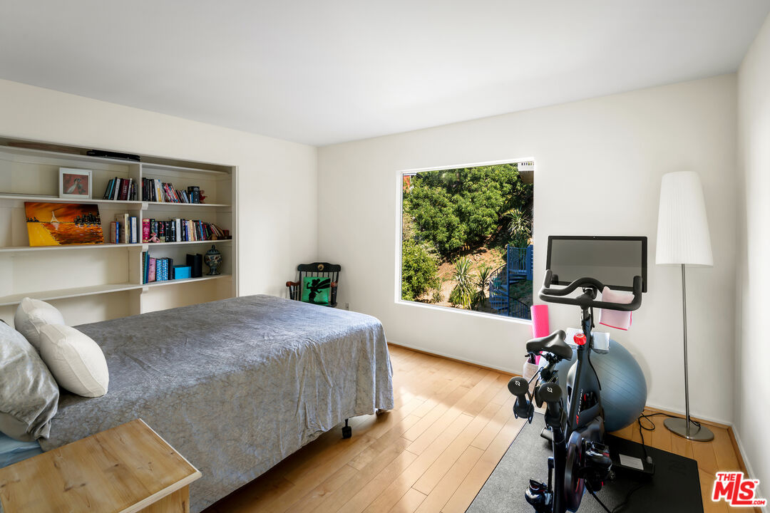 Los Angeles, California, 90068, United States, 3 Bedrooms Bedrooms, ,3 BathroomsBathrooms,Residential,For Sale,1913161