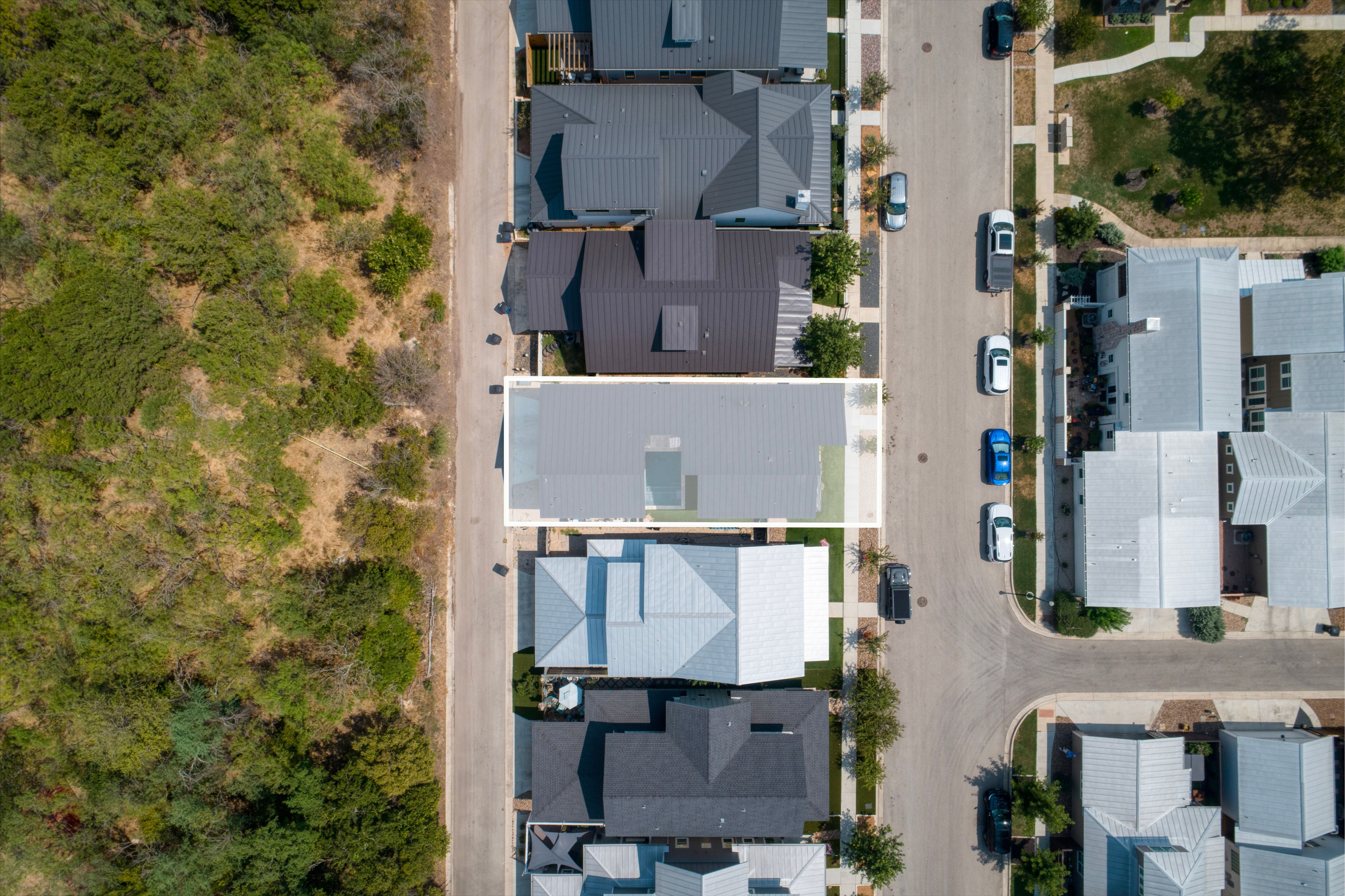  Stunning Two Story Modern Home - 物件實景
