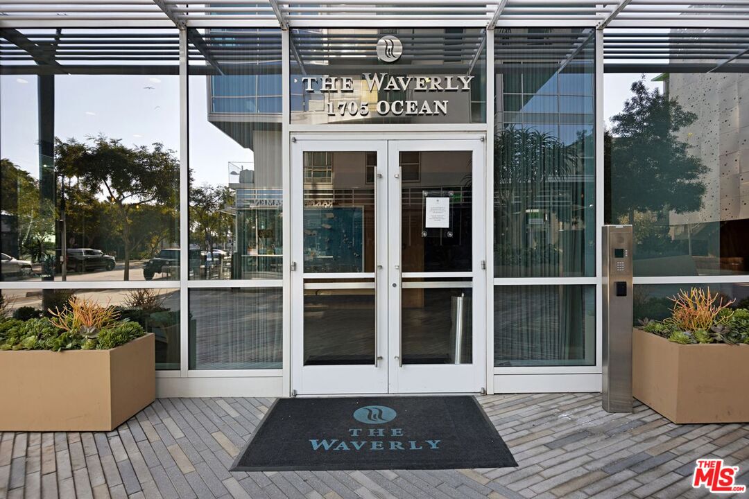 Santa Monica, California, 90401, United States, 2 Bedrooms Bedrooms, ,2 BathroomsBathrooms,Residential,For Sale,2001911