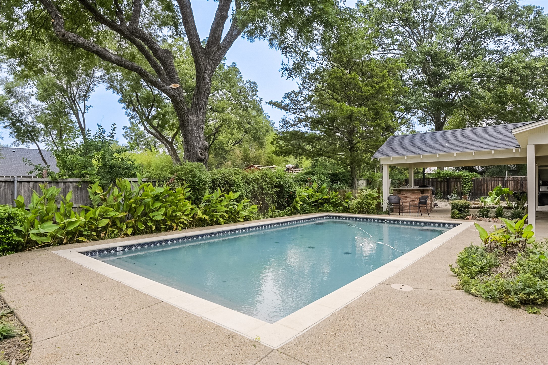 Waxahachie, Texas, 75165, United States, 5 Bedrooms Bedrooms, ,4 BathroomsBathrooms,Residential,For Sale,1940527