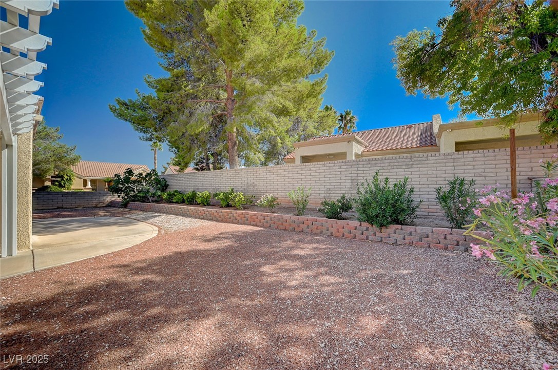 Las Vegas, Nevada, 89134, United States, 2 Bedrooms Bedrooms, ,2 BathroomsBathrooms,Residential,For Sale,1950375