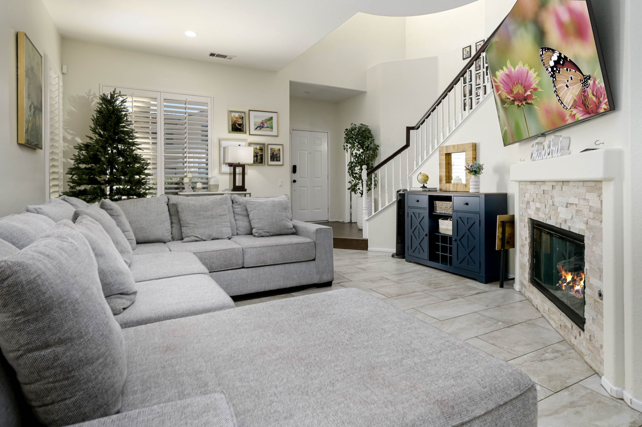 Corona, California, 92879, United States, 2 Bedrooms Bedrooms, ,3 BathroomsBathrooms,Residential,For Sale,2008178