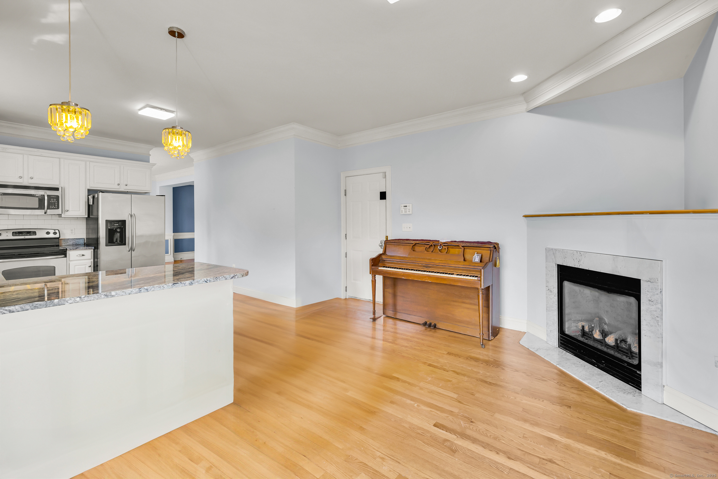 Stratford, Connecticut, 06614, United States, 5 Bedrooms Bedrooms, ,4 BathroomsBathrooms,Residential,For Sale,1896589