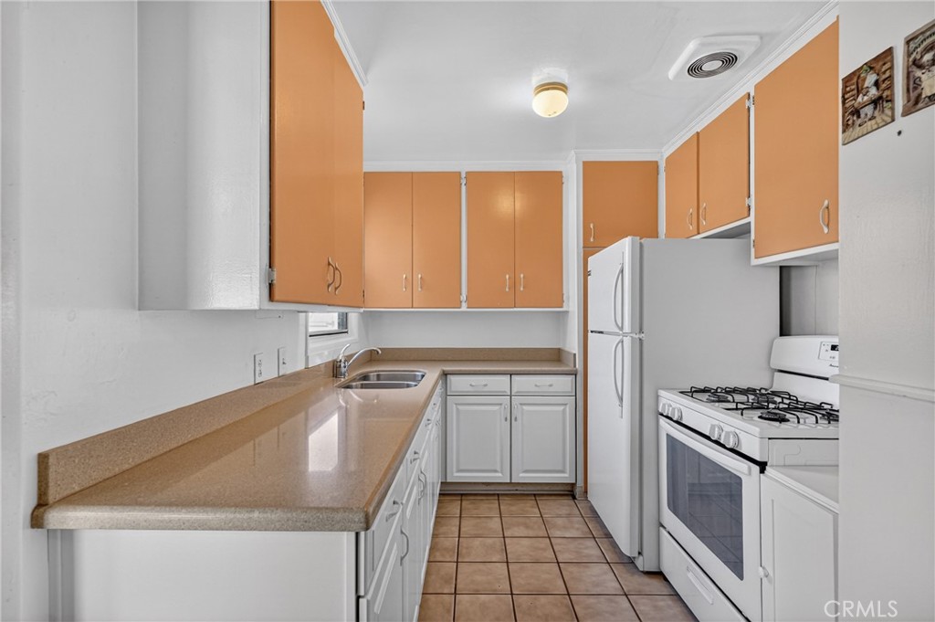 Glendora, California, 91741, United States, 2 Bedrooms Bedrooms, ,1 BathroomBathrooms,Residential,For Sale,2049163