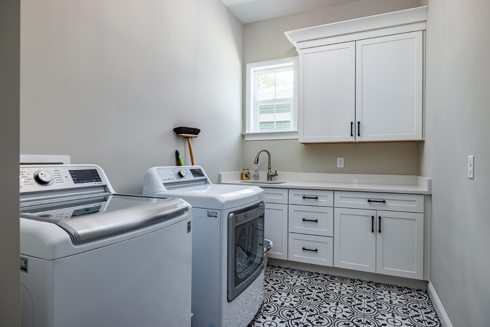 Tampa, Florida, 33629, United States, 4 Bedrooms Bedrooms, ,4 BathroomsBathrooms,Residential,For Sale,1981246