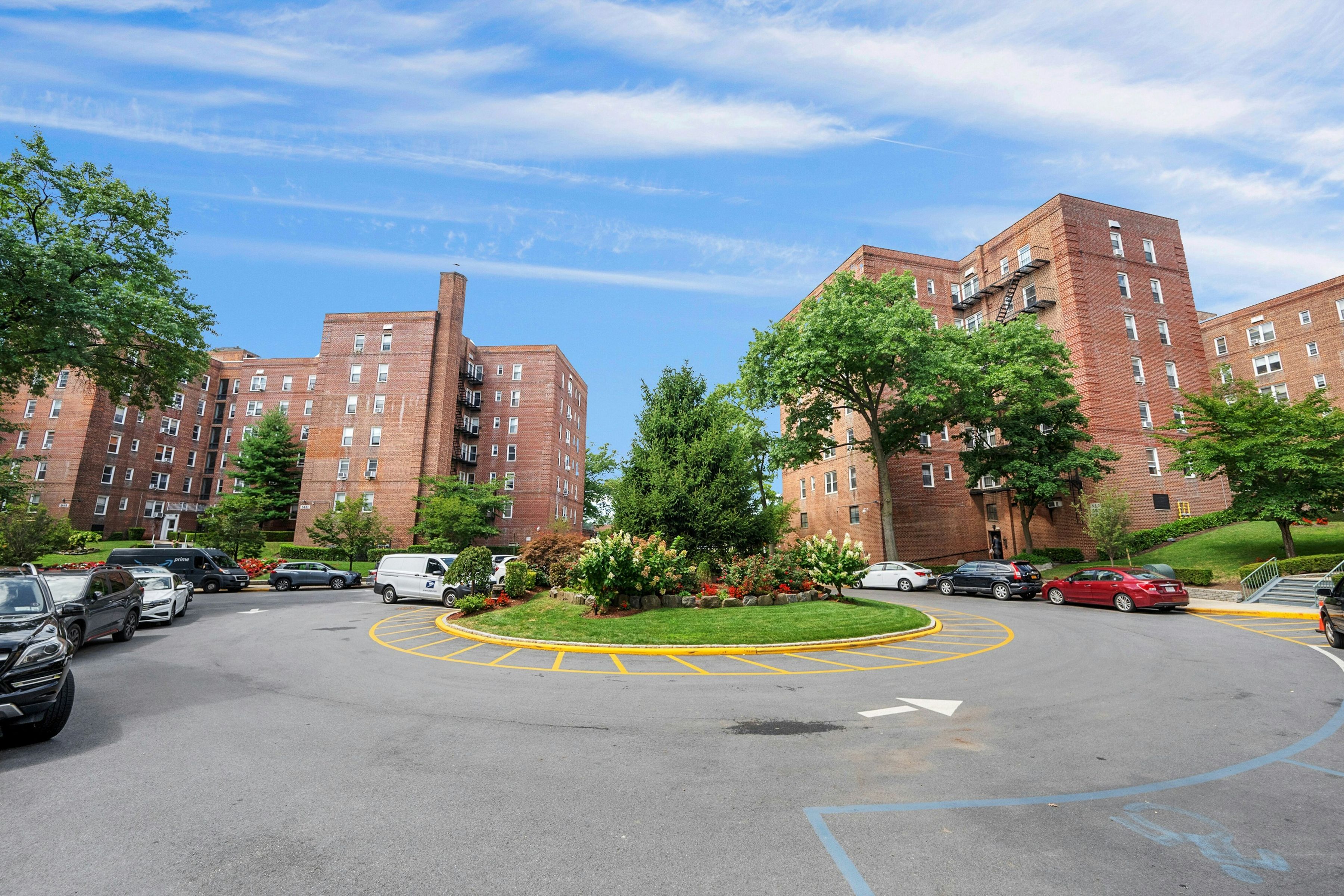  5610 Netherland Avenue - 物件實景