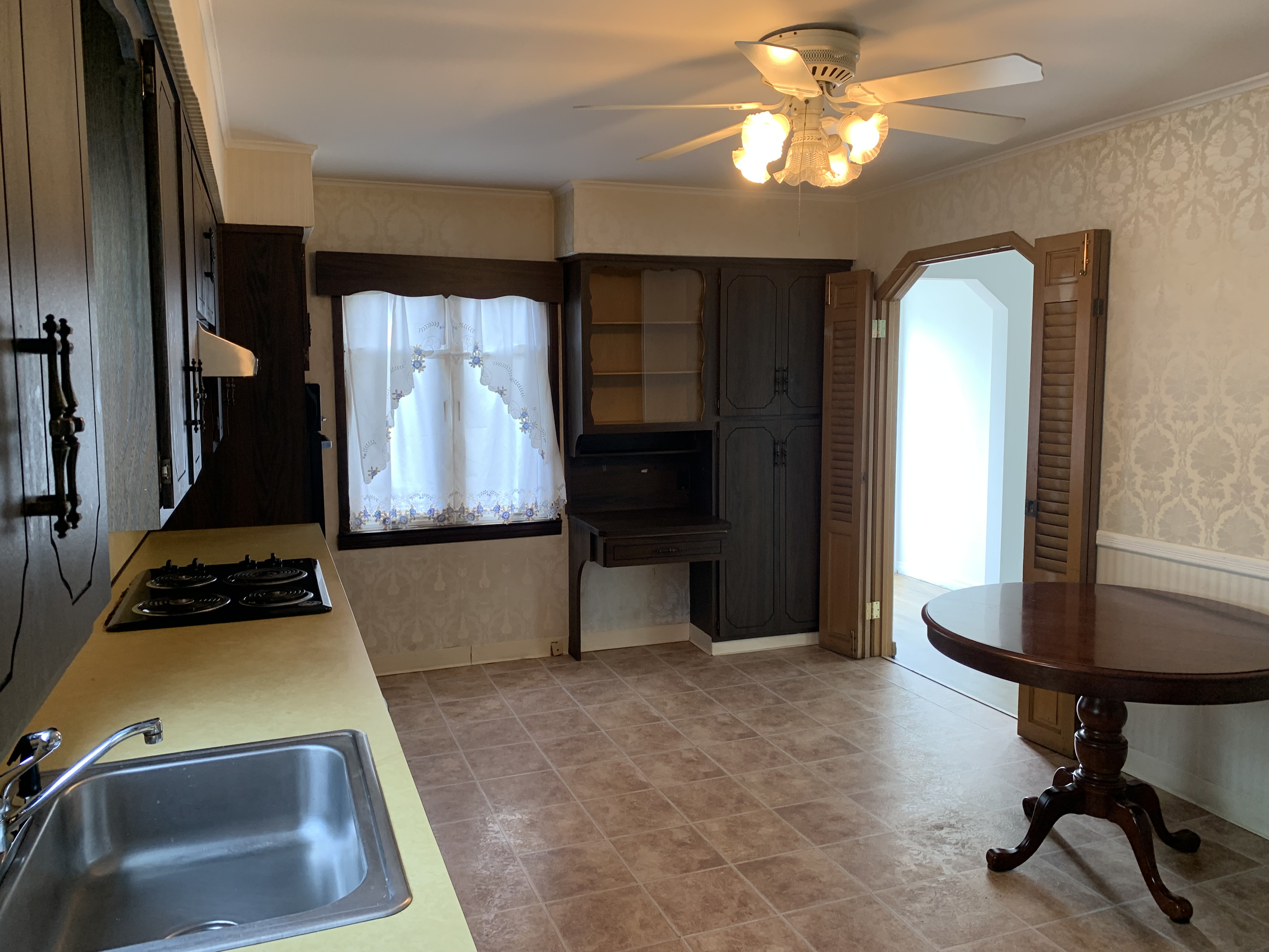 Franklin Square, New York, 11010, United States, 4 Bedrooms Bedrooms, ,2 BathroomsBathrooms,Residential,For Sale,1937158
