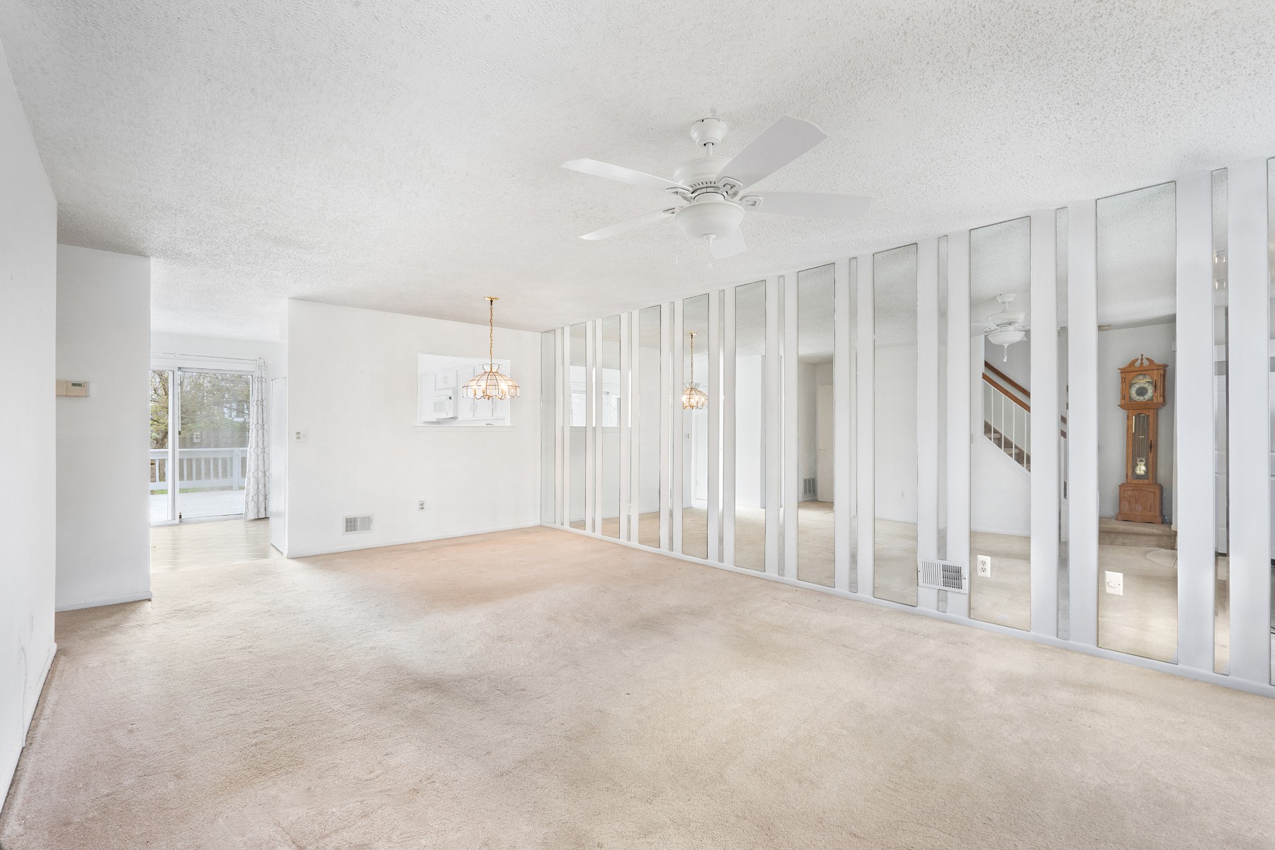  ?Westbrook Woods? Well Maintained Townhome - 物件實景