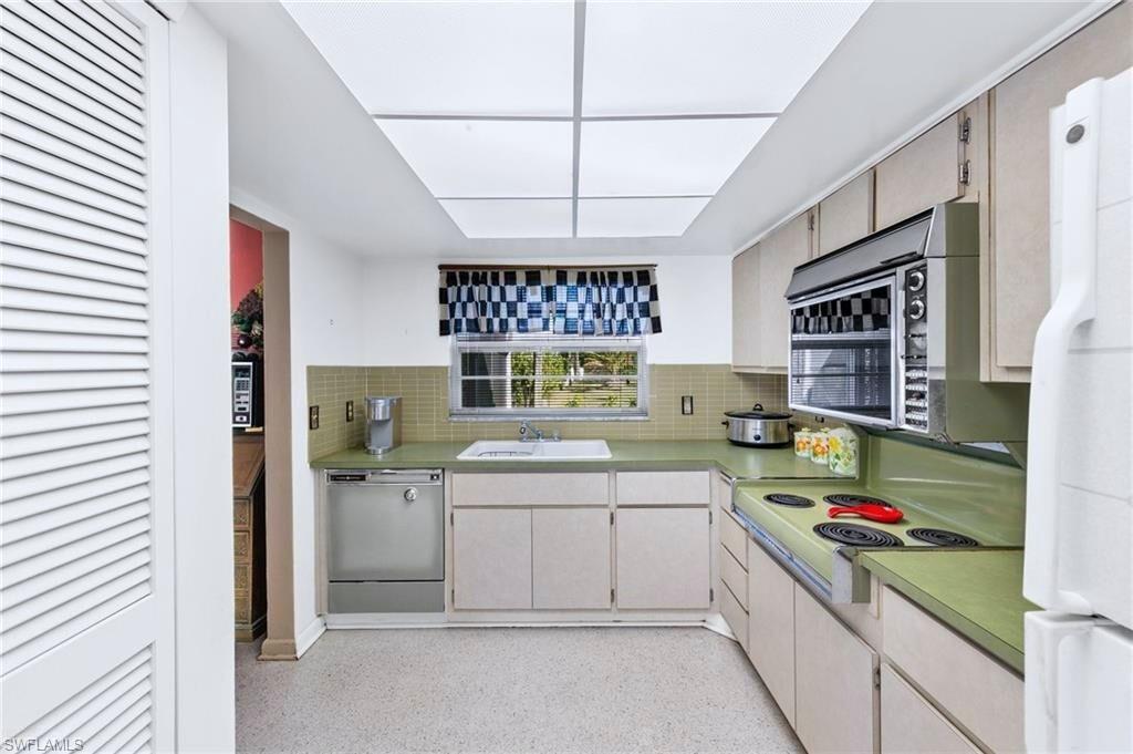 Fort Myers, Florida, 33919, United States, 3 Bedrooms Bedrooms, ,2 BathroomsBathrooms,Residential,For Sale,1754679