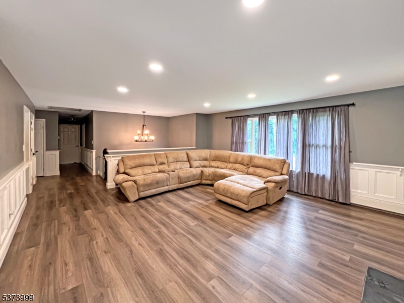 Franklin Twp., New Jersey, 07882, United States, 5 Bedrooms Bedrooms, ,3 BathroomsBathrooms,Residential,For Sale,1901717