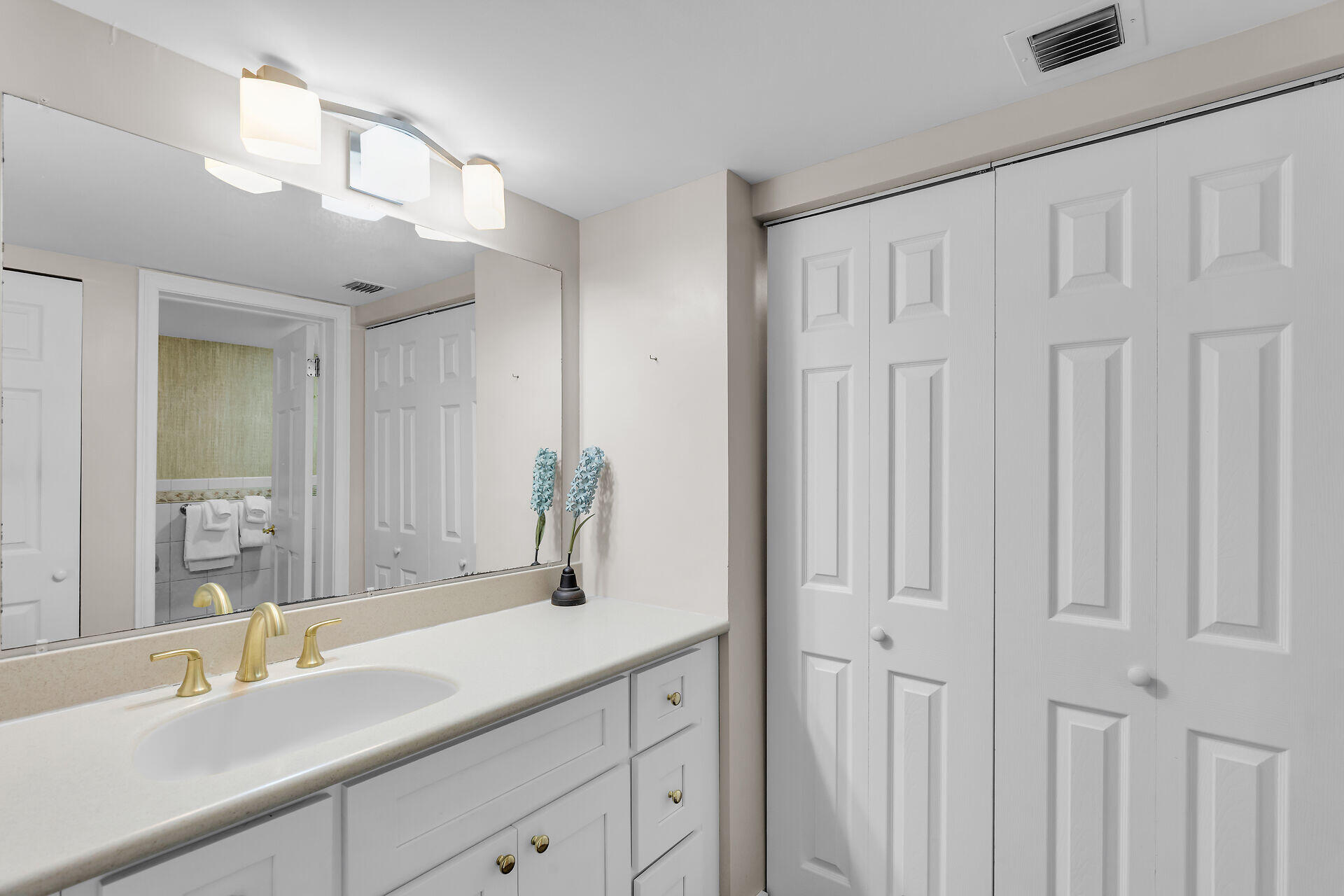 Duck, Florida, 33050, United States, 2 Bedrooms Bedrooms, ,2 BathroomsBathrooms,Residential,For Sale,1940932