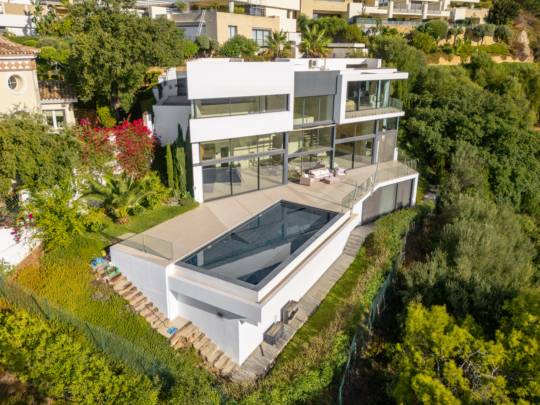 Contemporary Villa with Panoramic Sea Views in Altos de los Monteros - 物件實景