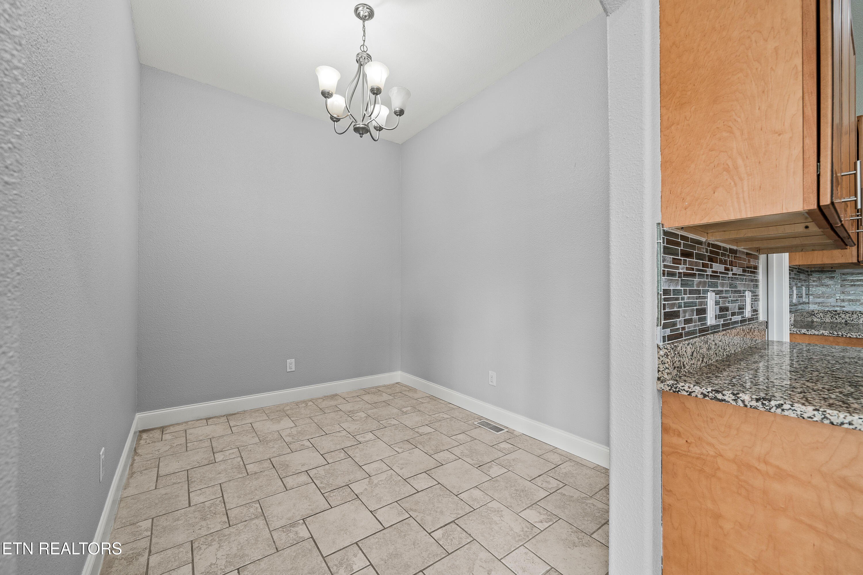 39 N Riverview Ln., Crossville, Tennessee, 38555, United States, 5 Bedrooms Bedrooms, ,5 BathroomsBathrooms,Residential,For Sale,39 N Riverview Ln.,1654091