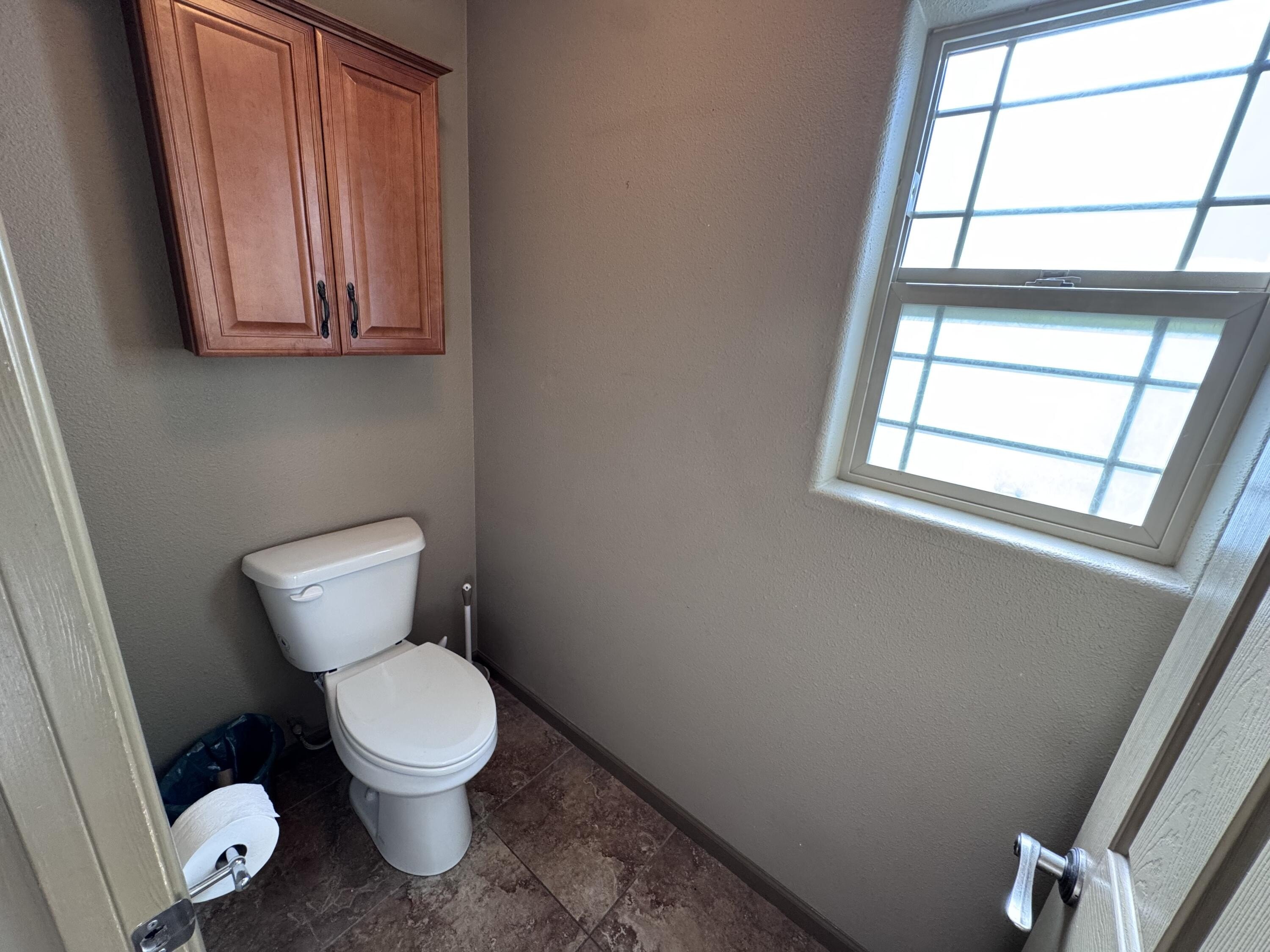 Rogue River, Oregon, 97537, United States, 3 Bedrooms Bedrooms, ,4 BathroomsBathrooms,Residential,For Sale,1982617