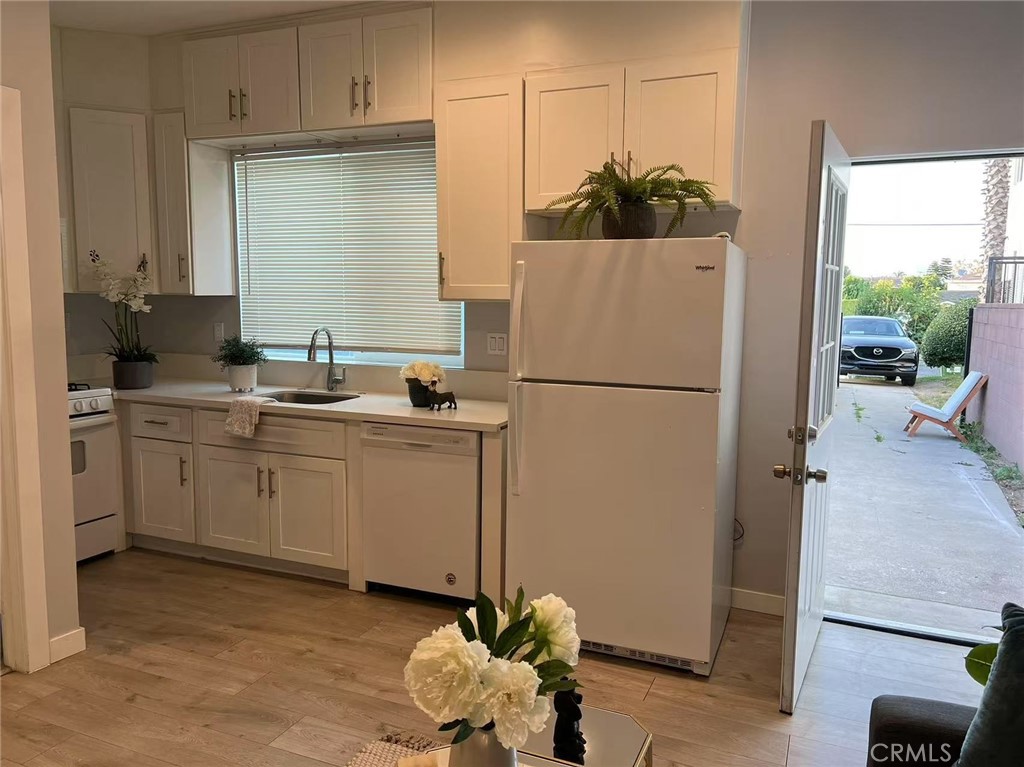 Los Angeles, California, 90016, United States, 5 Bedrooms Bedrooms, ,4 BathroomsBathrooms,Residential,For Sale,1791487