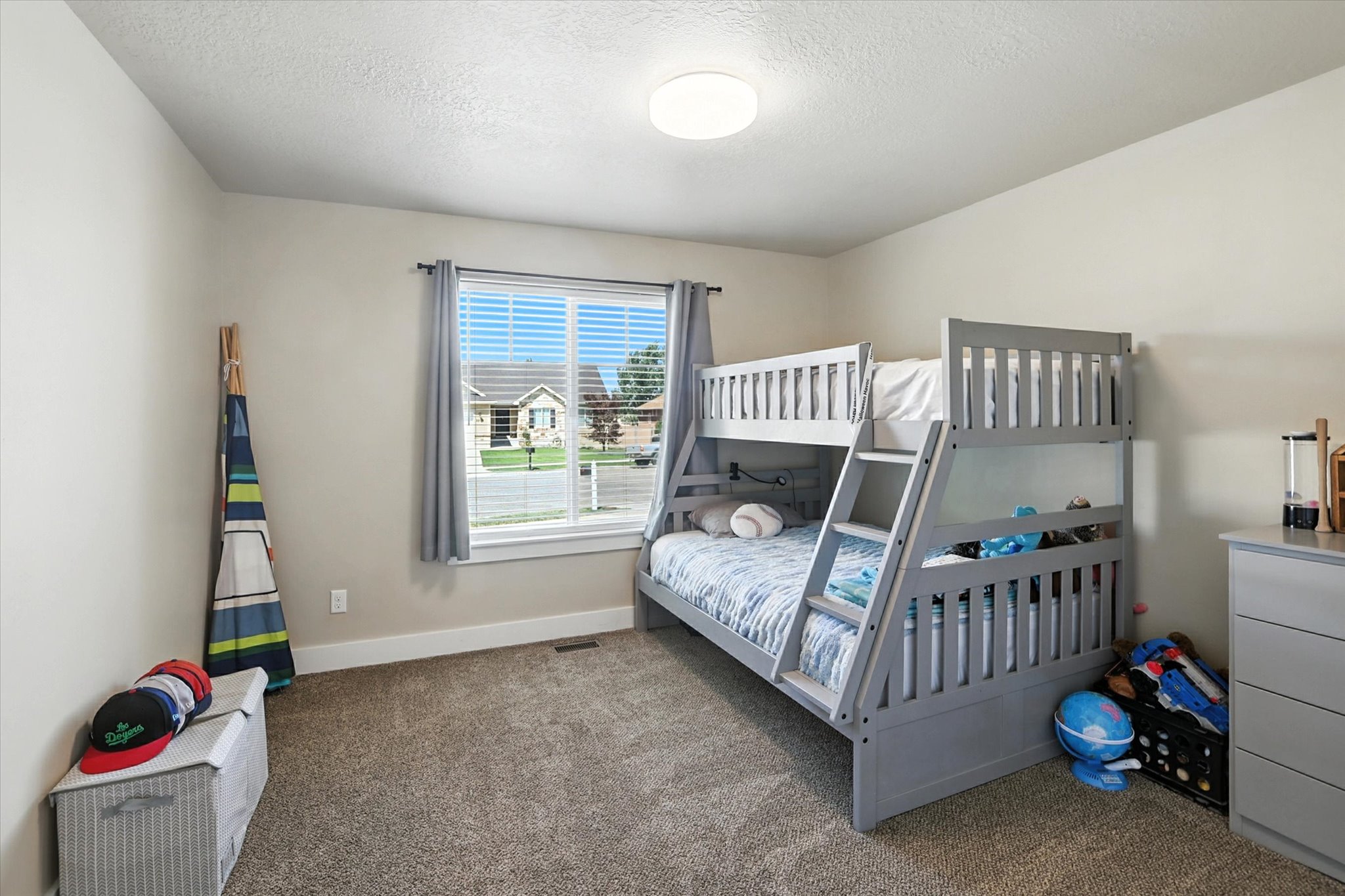 Perry, Utah, 84302, United States, 6 Bedrooms Bedrooms, ,3 BathroomsBathrooms,Residential,For Sale,1903790