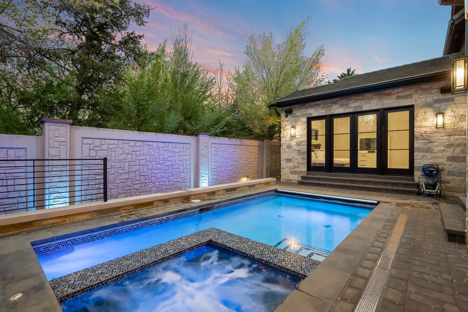  Gated Cherry Creek Enclave of Cedar Lane - 物件實景