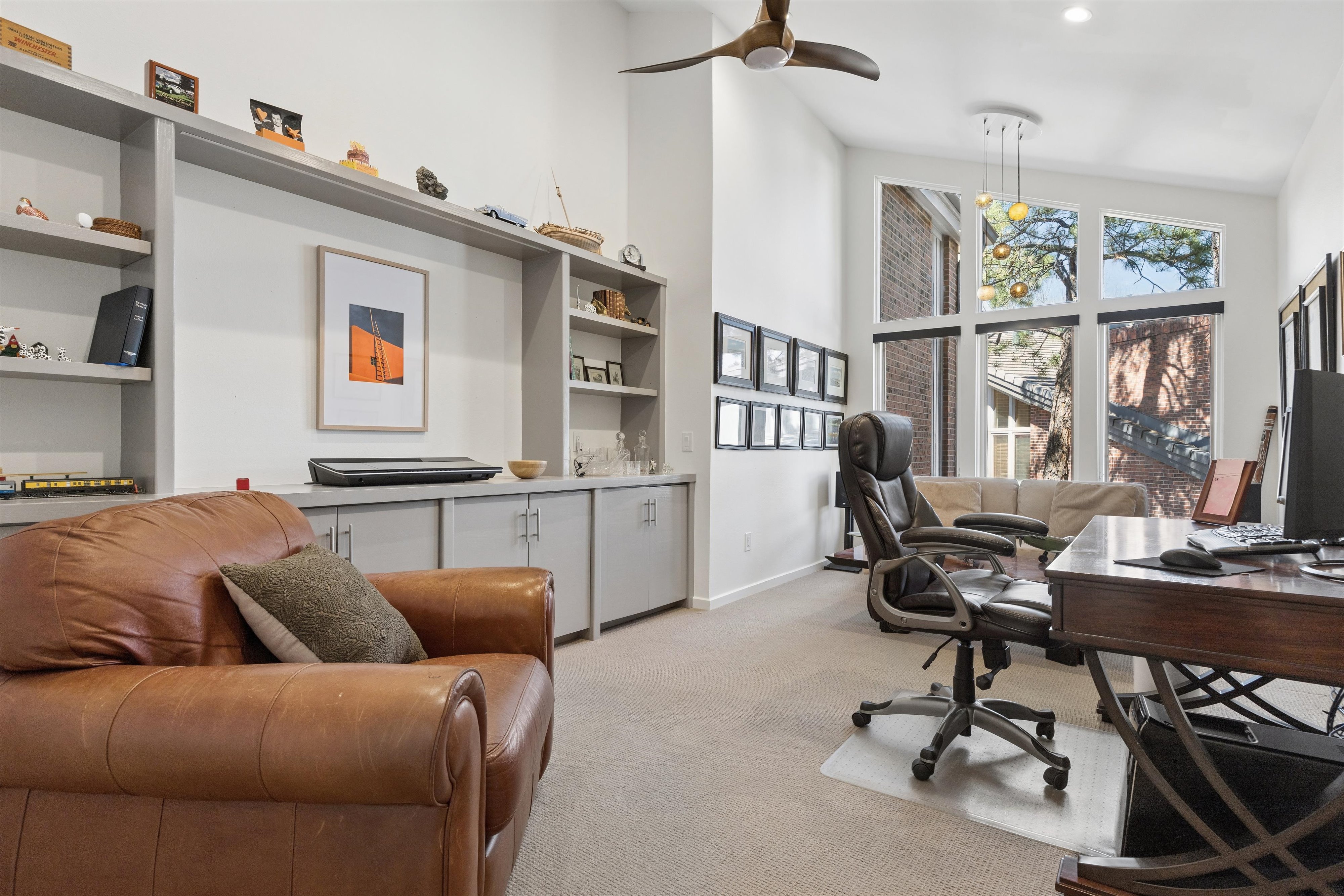  A Rare Offering: Five Bedrooms & Four Bathrooms Thoughtfully Designed Townhome - 物件實景