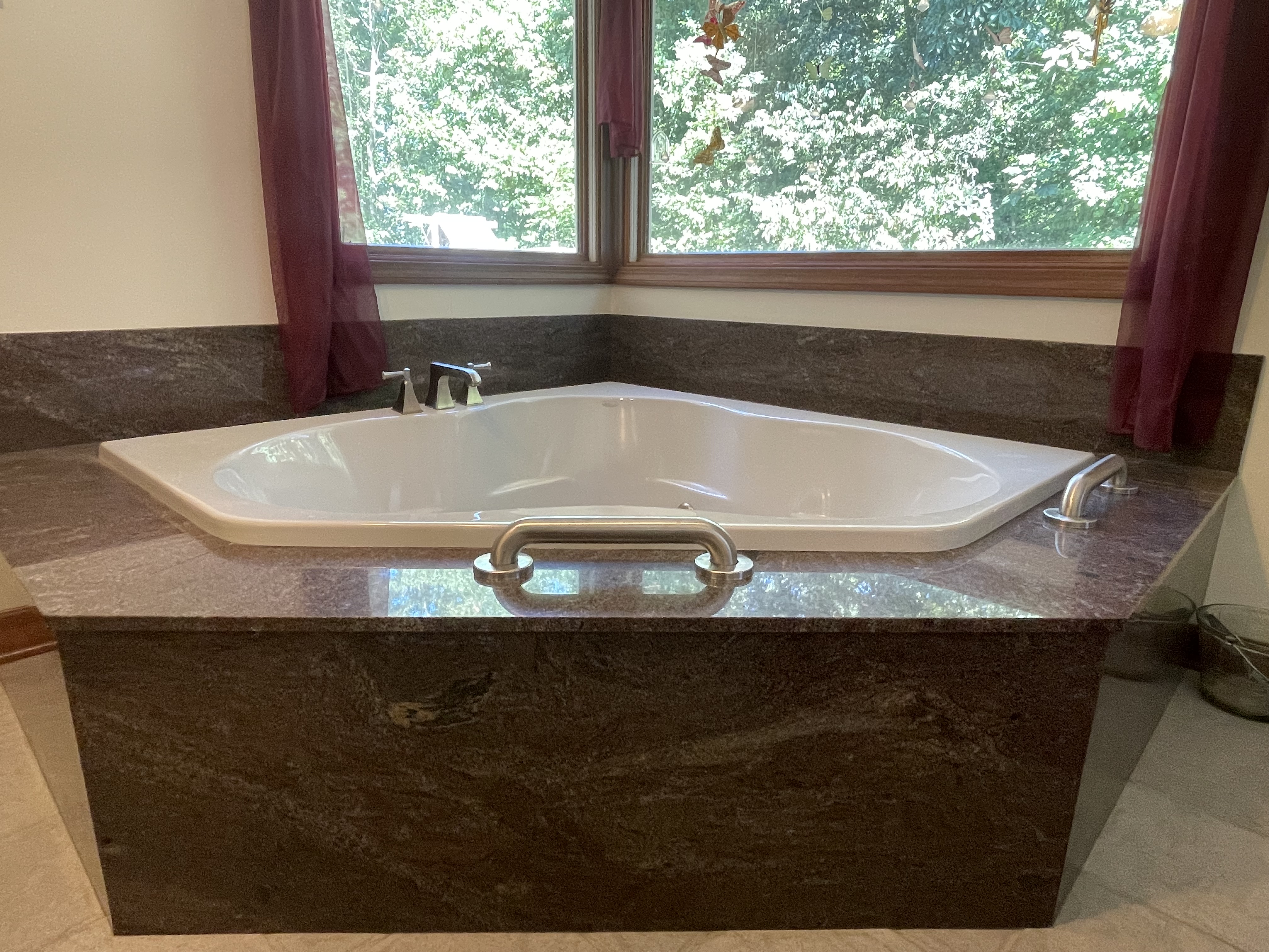 Murphysboro, Illinois, 62966, United States, 5 Bedrooms Bedrooms, ,6 BathroomsBathrooms,Residential,For Sale,1977081