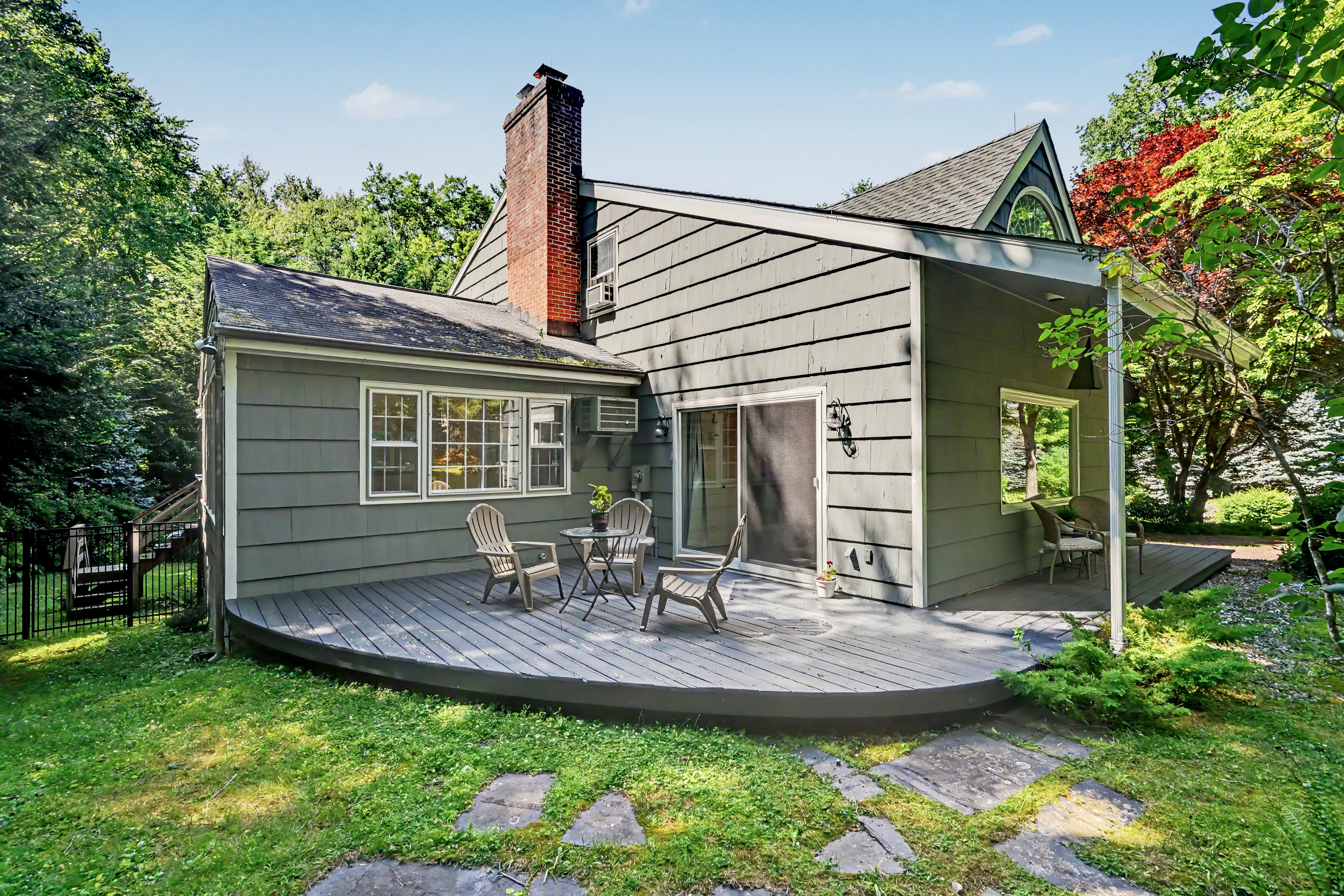  Sun-Drenched Contemporary Colonial Nestled on Two Picturesque Acres - 物件實景