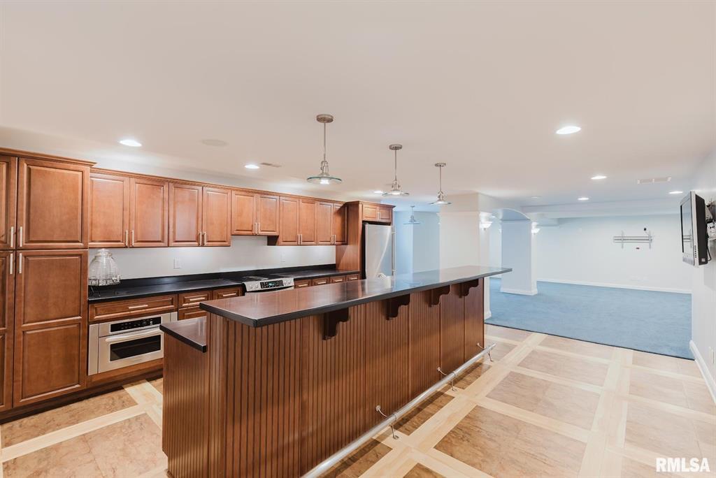 Bismarck, Illinois, 62959, United States, 5 Bedrooms Bedrooms, ,Residential,For Sale,1885319
