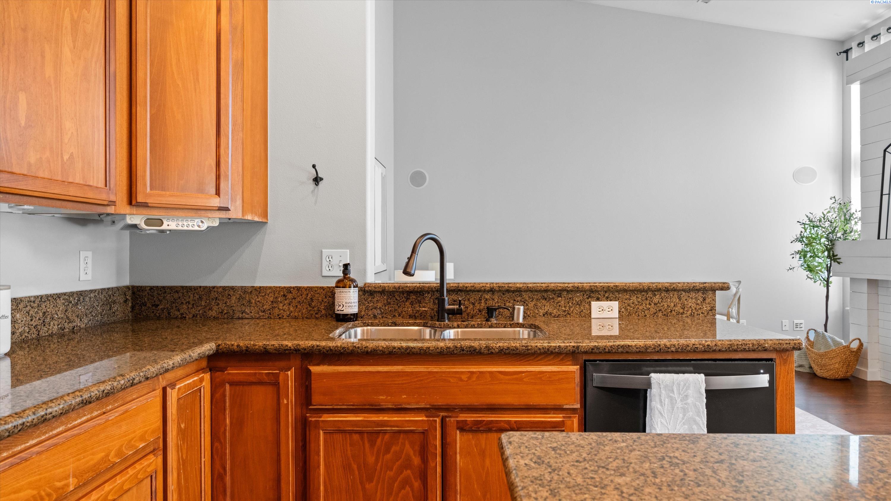 Pasco, Washington, 99301, United States, 4 Bedrooms Bedrooms, ,2 BathroomsBathrooms,Residential,For Sale,1956772