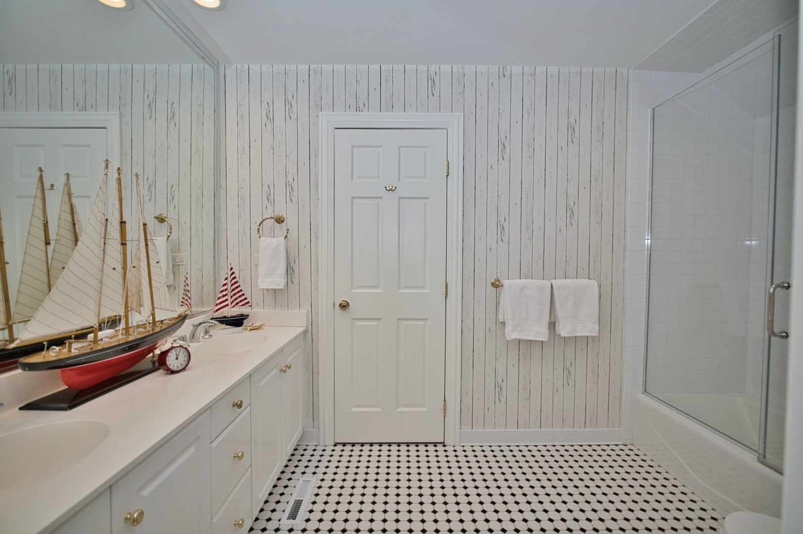 Lake Forest, Illinois, 60045, United States, 4 Bedrooms Bedrooms, ,5 BathroomsBathrooms,Residential,For Sale,2038354
