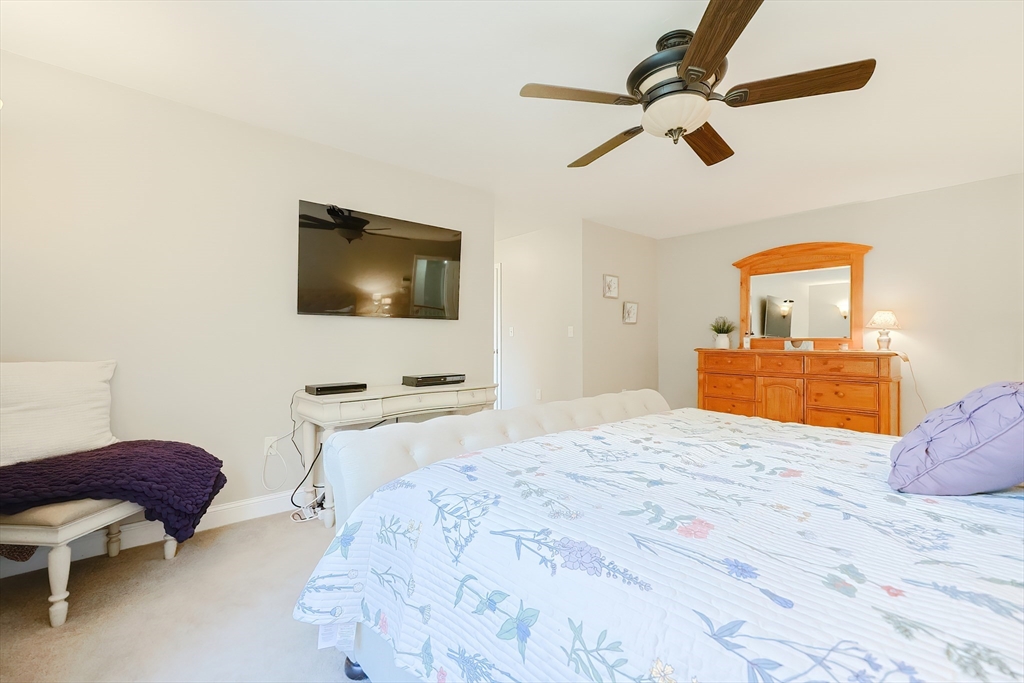 Northbridge, Massachusetts, 01534, United States, 4 Bedrooms Bedrooms, ,2 BathroomsBathrooms,Residential,For Sale,1977320