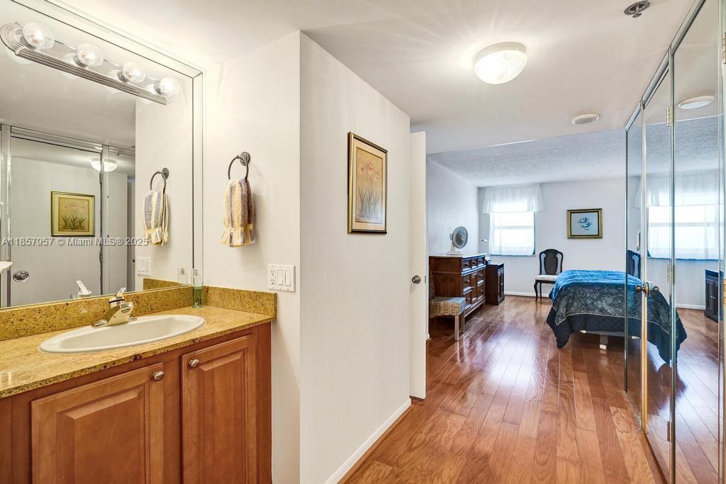 Hollywood, Florida, 33019, United States, 2 Bedrooms Bedrooms, ,2 BathroomsBathrooms,Residential,For Sale,1918580