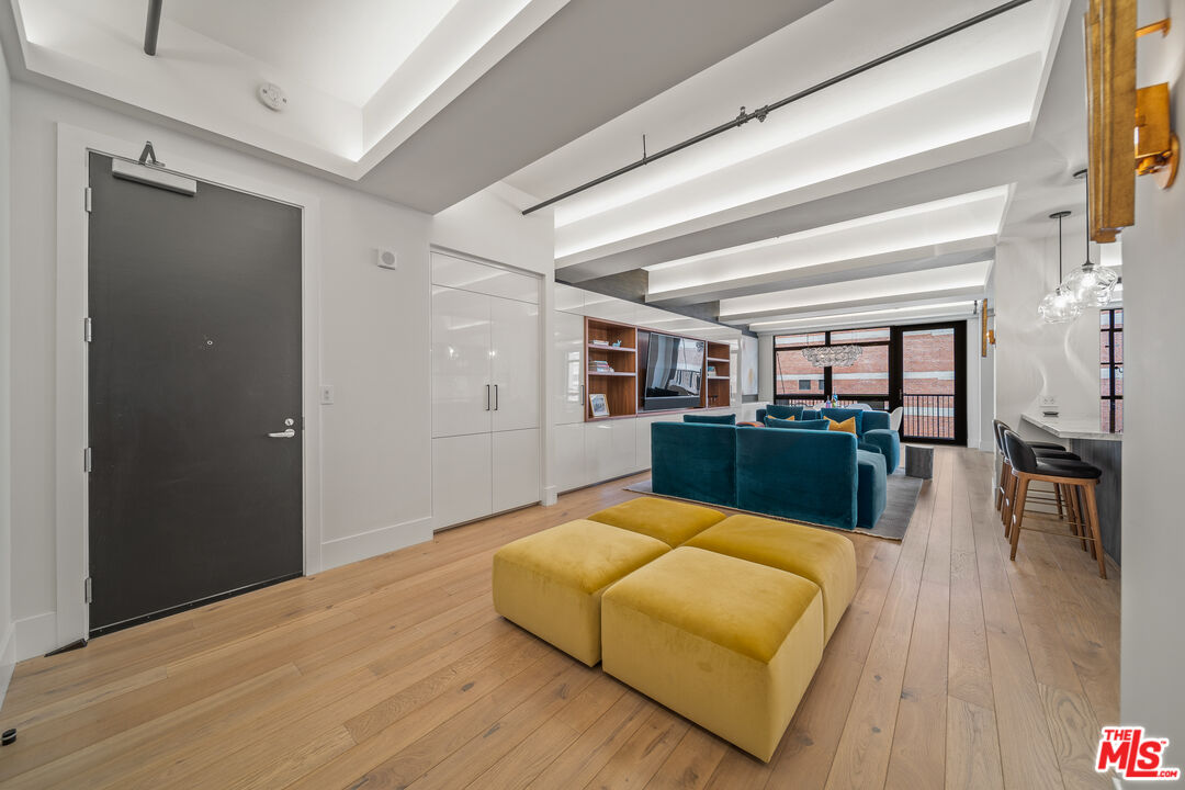 Los Angeles, California, 90014, United States, 2 Bedrooms Bedrooms, ,2 BathroomsBathrooms,Residential,For Sale,1938592