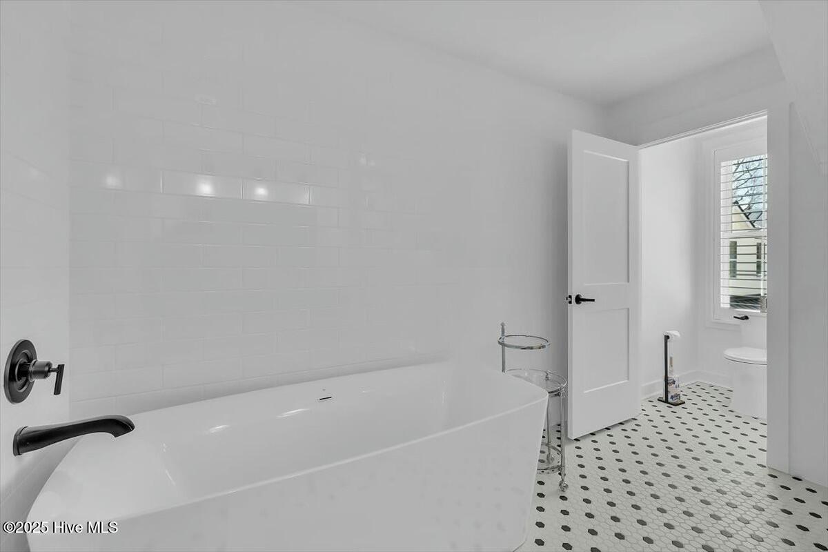 Wilmington, North Carolina, 28411, United States, 5 Bedrooms Bedrooms, ,4 BathroomsBathrooms,Residential,For Sale,1746319