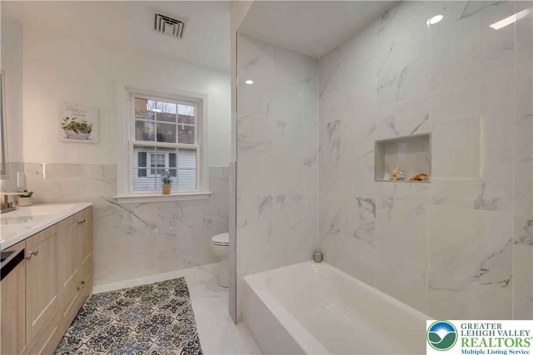 Allentown City, Pennsylvania, 18104, United States, 3 Bedrooms Bedrooms, ,3 BathroomsBathrooms,Residential,For Sale,1993140