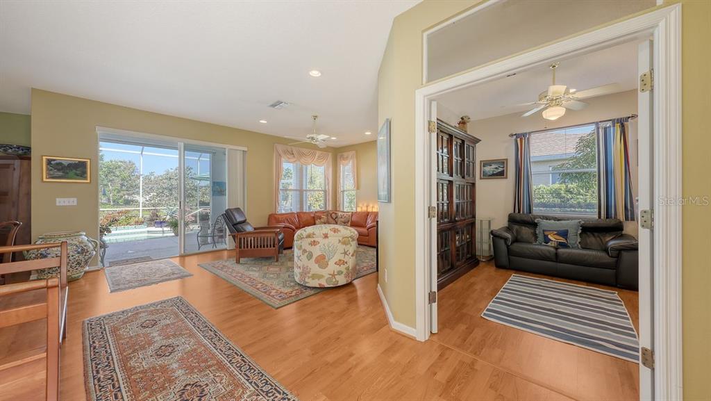 Bradenton, Florida, 34210, United States, 3 Bedrooms Bedrooms, ,2 BathroomsBathrooms,Residential,For Sale,1792897