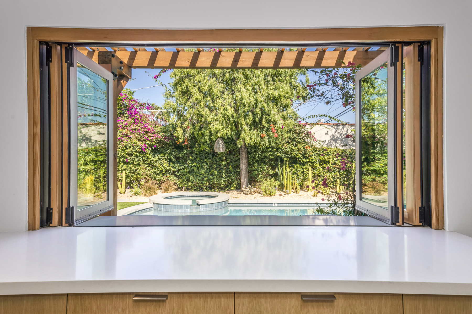  742 N June St - 物件實景