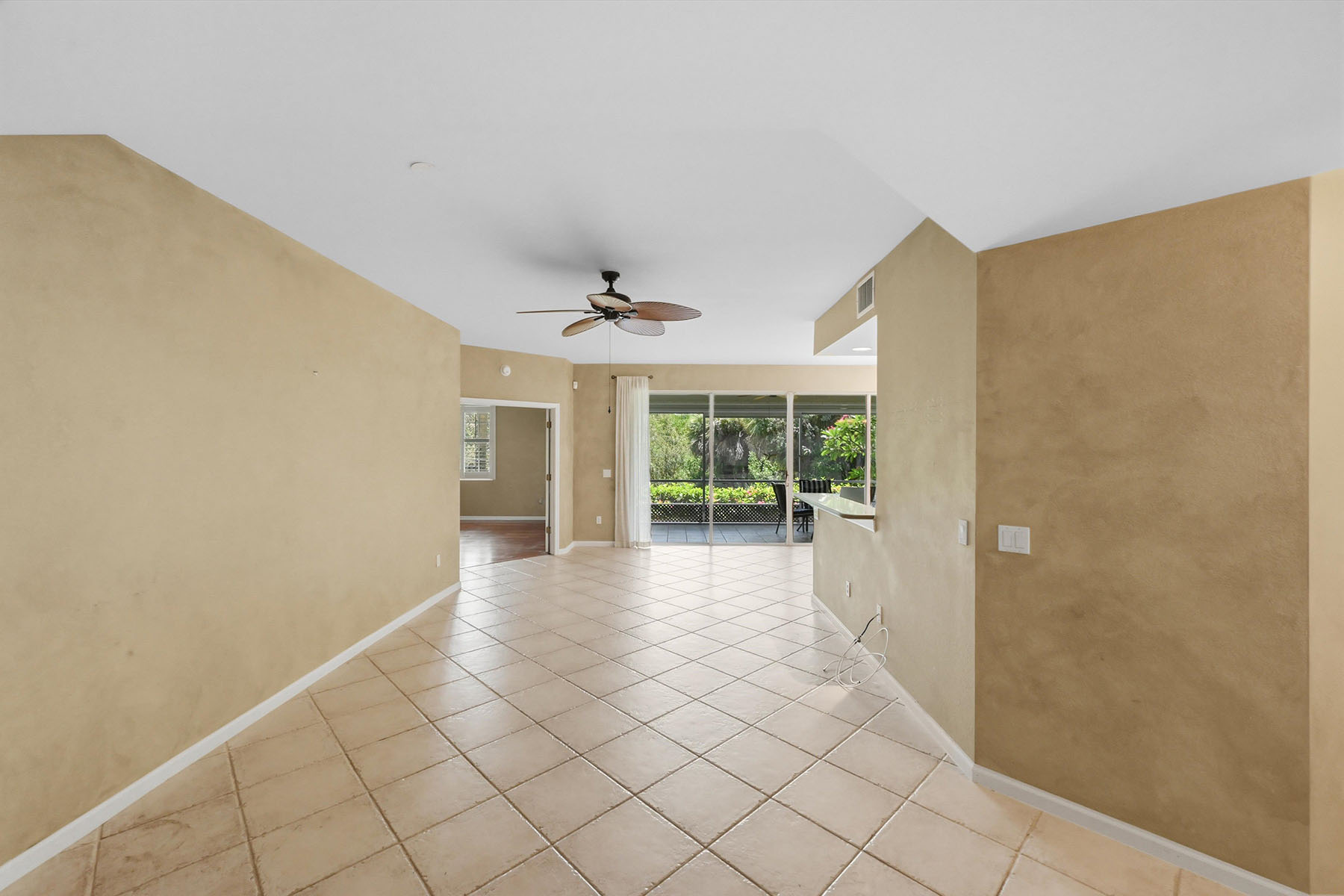  CROWN COLONY - OXFORD POINTE - 物件實景