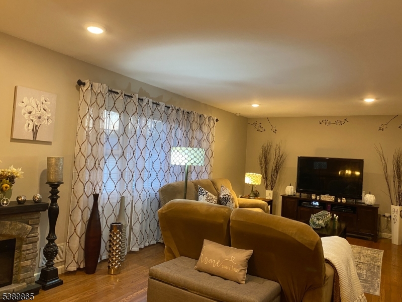 Kenilworth Boro, New Jersey, 07033, United States, 4 Bedrooms Bedrooms, ,3 BathroomsBathrooms,Residential,For Sale,1960760