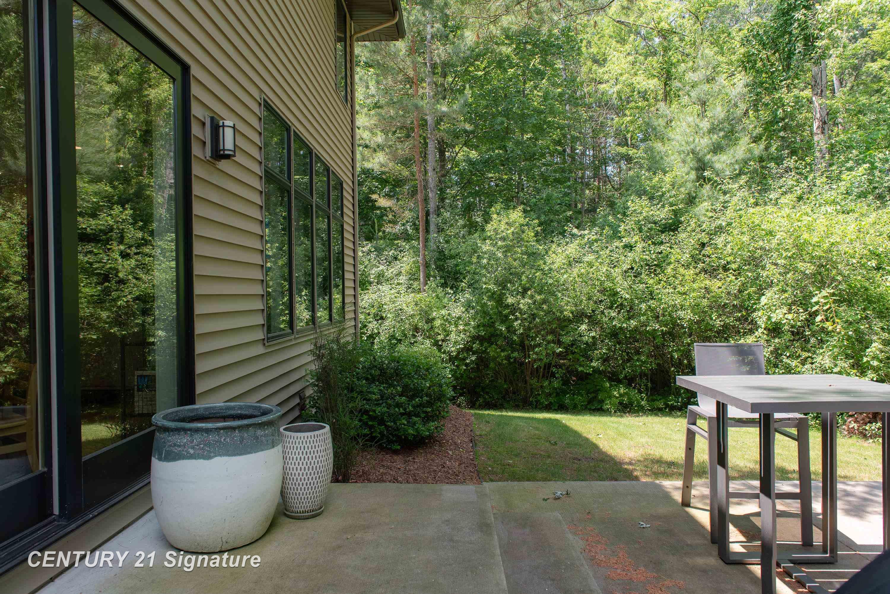 Midland, Michigan, 48642, United States, 4 Bedrooms Bedrooms, ,5 BathroomsBathrooms,Residential,For Sale,1975618