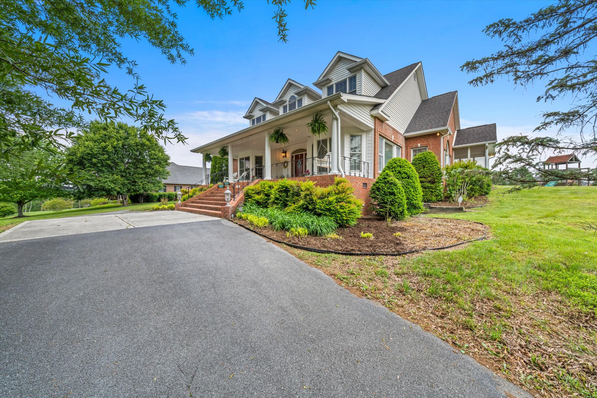 Sevierville, Tennessee, 37876-5201, United States, 3 Bedrooms Bedrooms, ,4 BathroomsBathrooms,Residential,For Sale,1810595