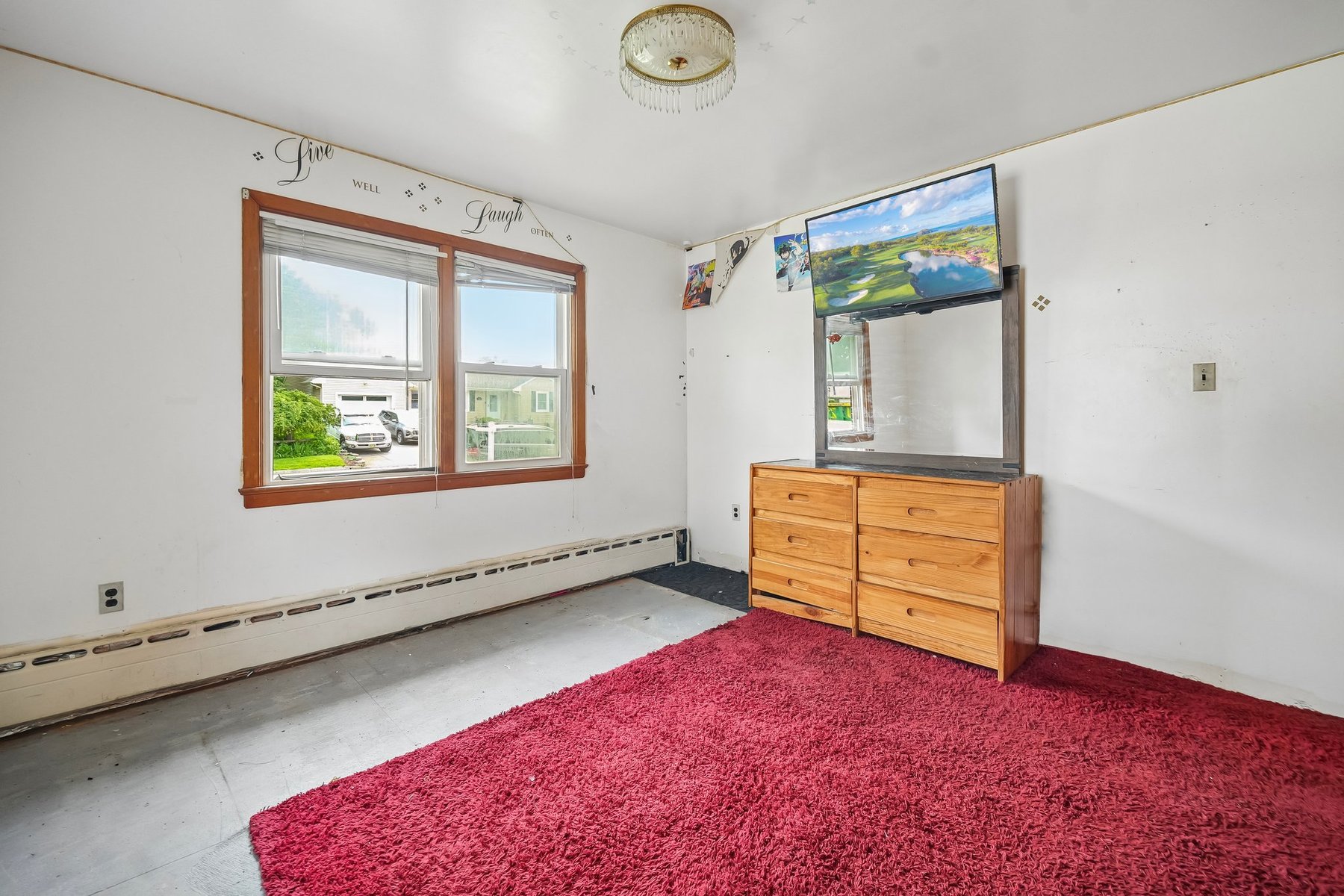  Charming Brick Ranch Home Ready for Your Vision - 物件實景